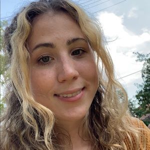 Meet your Posher, Maive